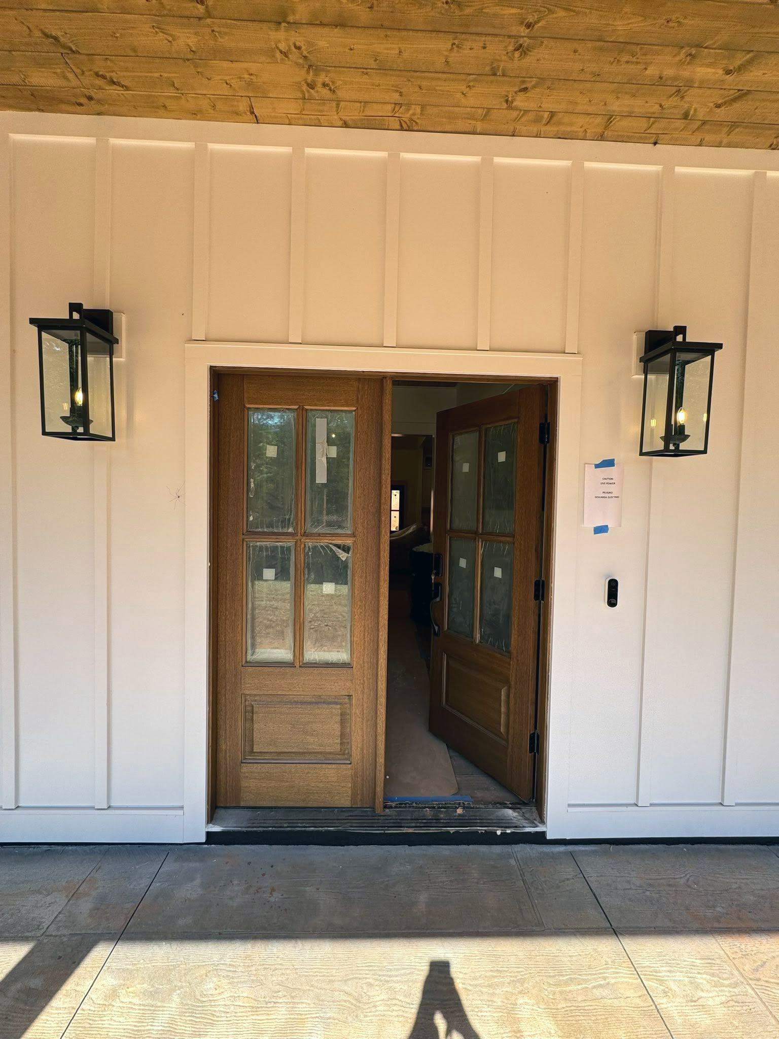 Mod Plan 041-216 front entry with wood double doors