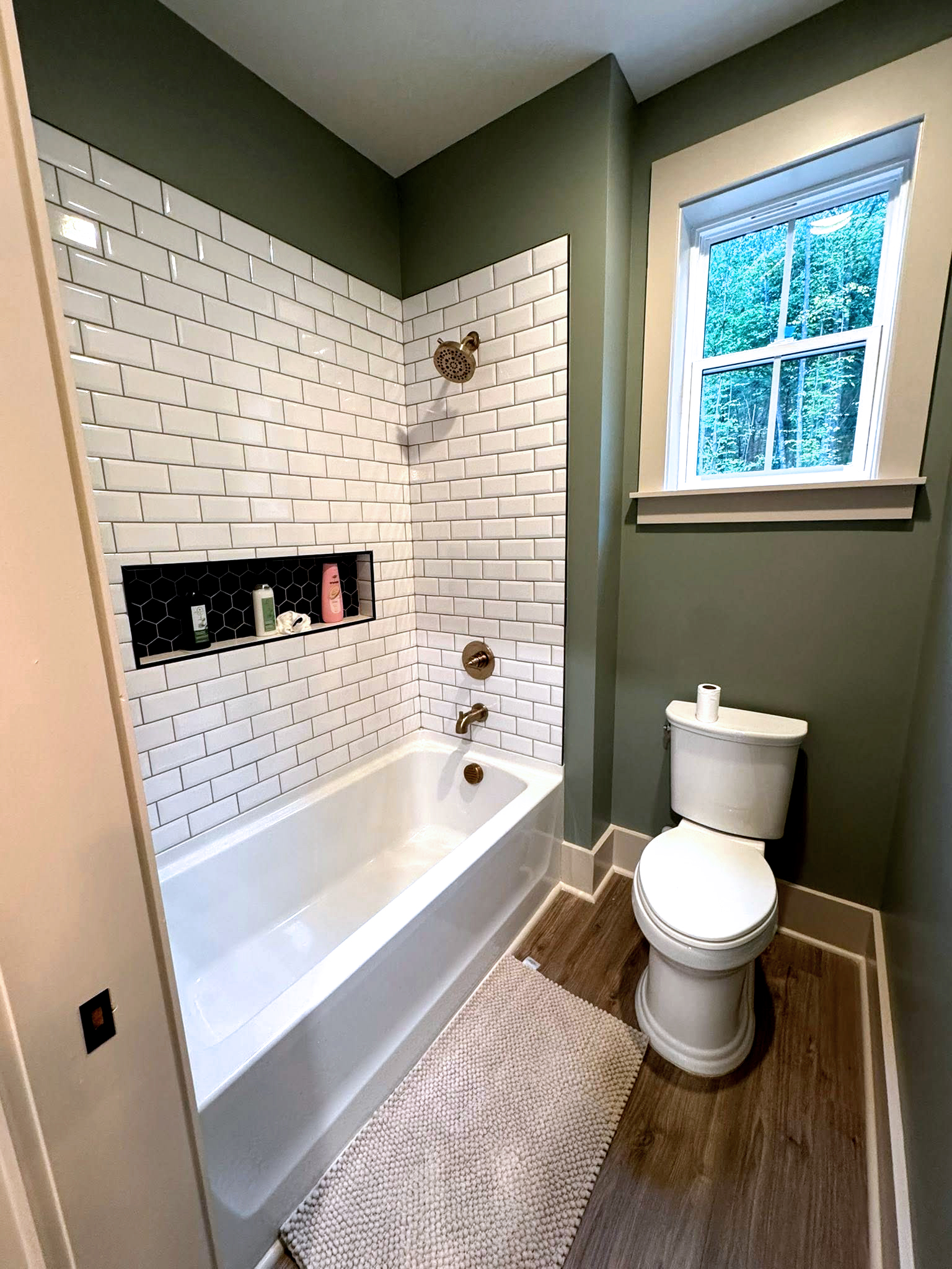 Mod Plan 041-216 hall bath with subway tile tub surround