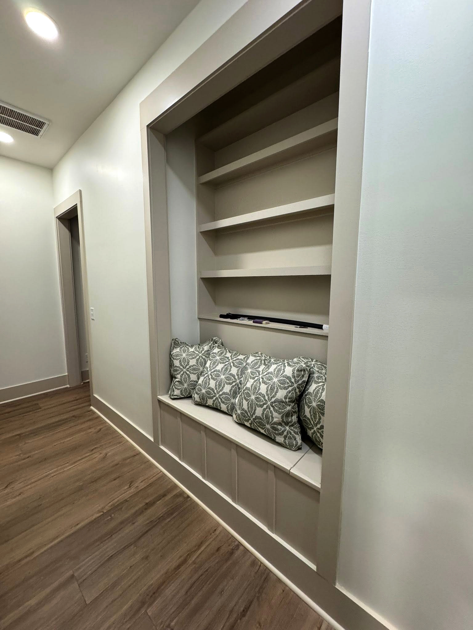 Mod Plan 041-216 hallway built-in bench and shelving